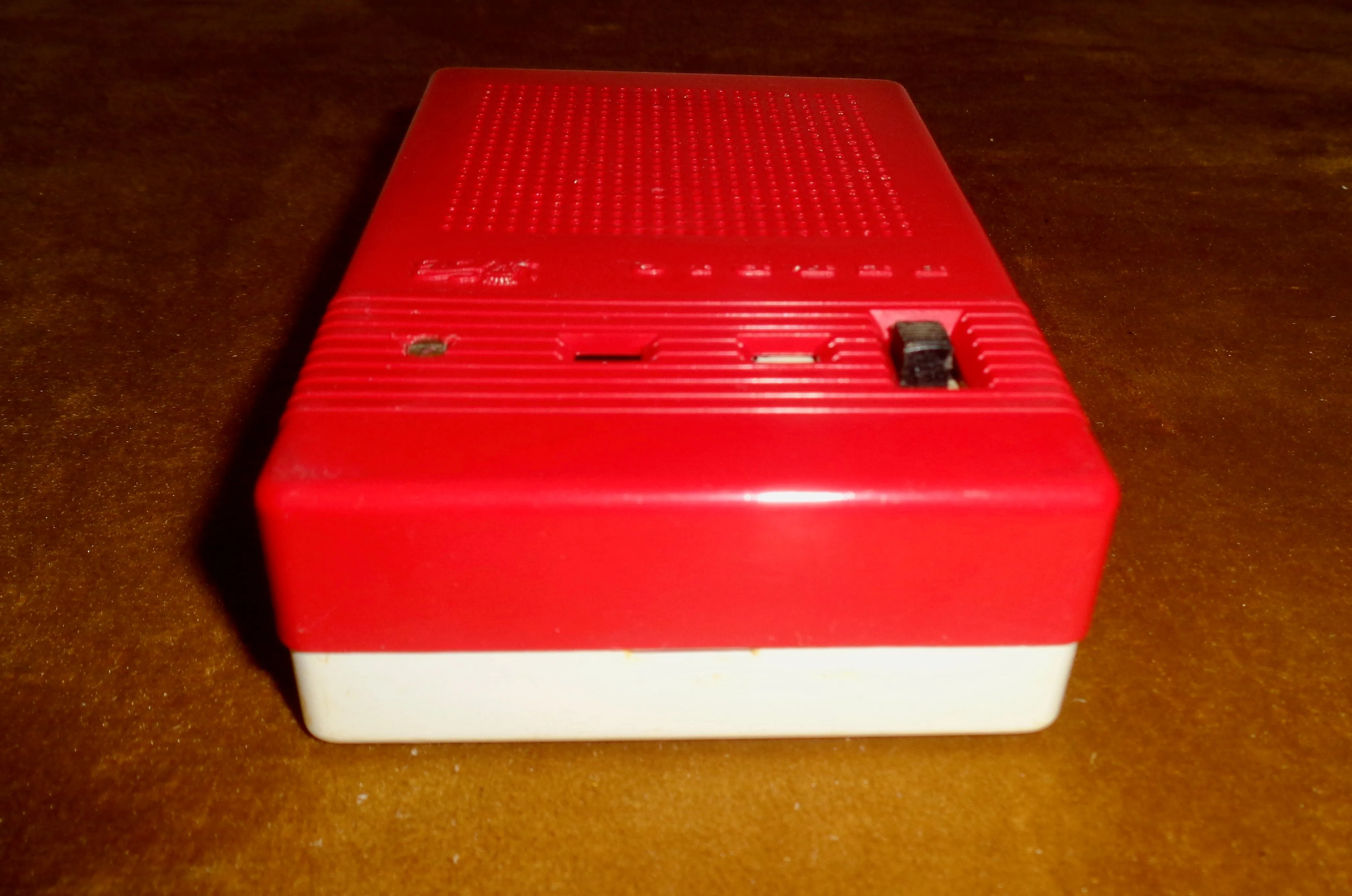 1960s Perdio Mini Six PR24 Pocket Transistor Radio In Red And White Plastic