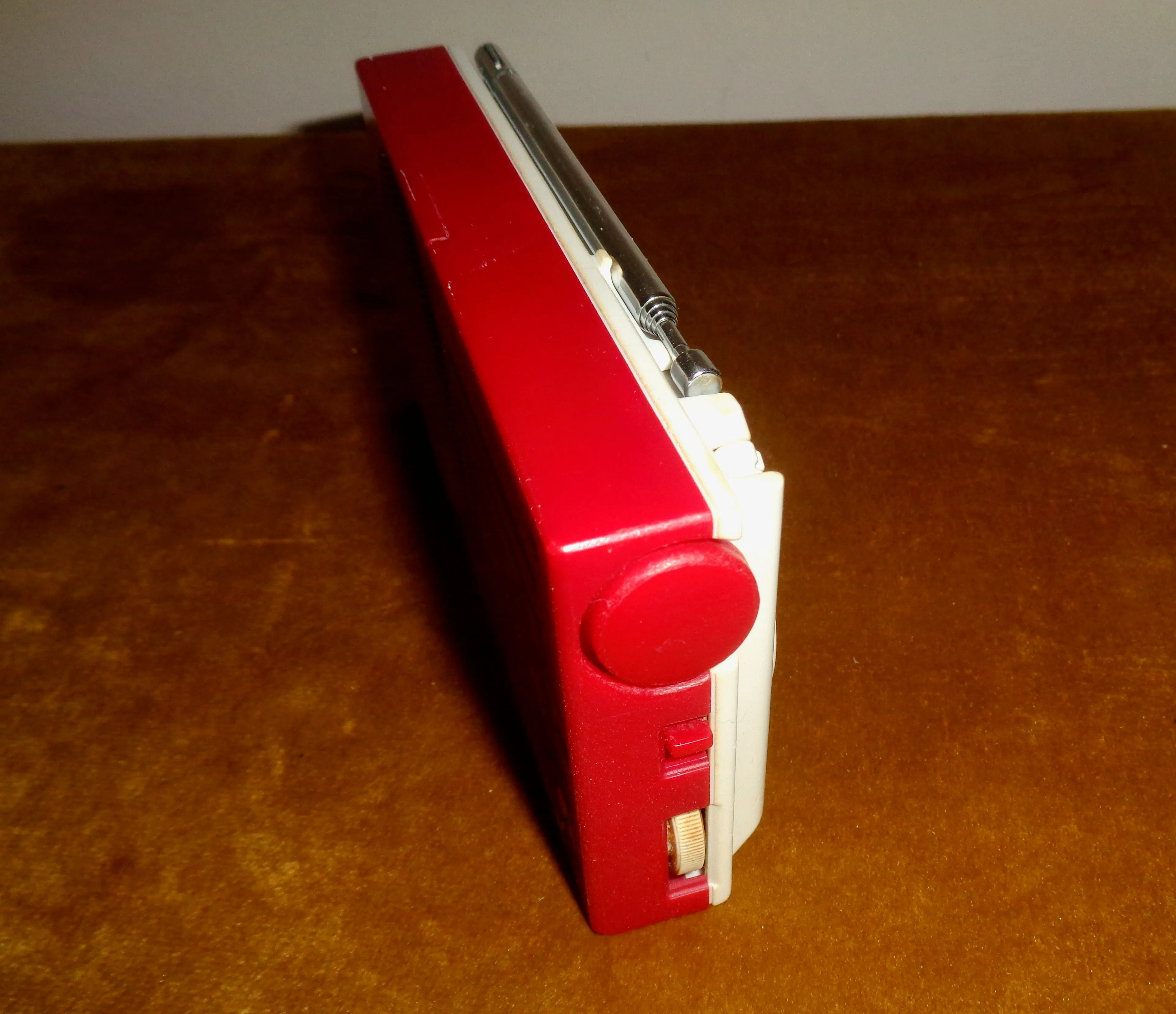 1980s Sony ICF15 AM/FM Pocket Transistor Radio In Red & White Plastic