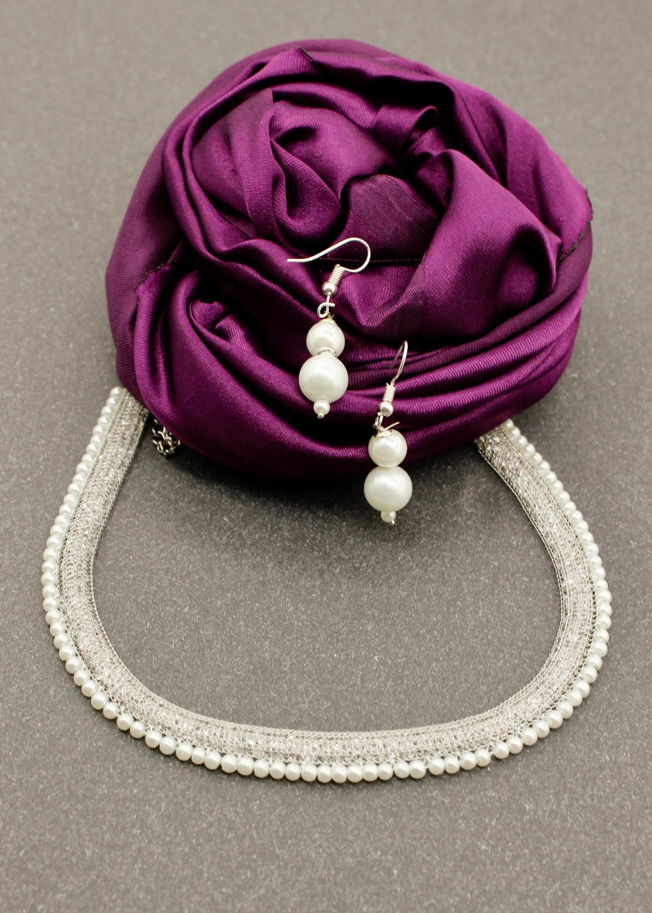 CHARMING CRYSTAL NECKLACE