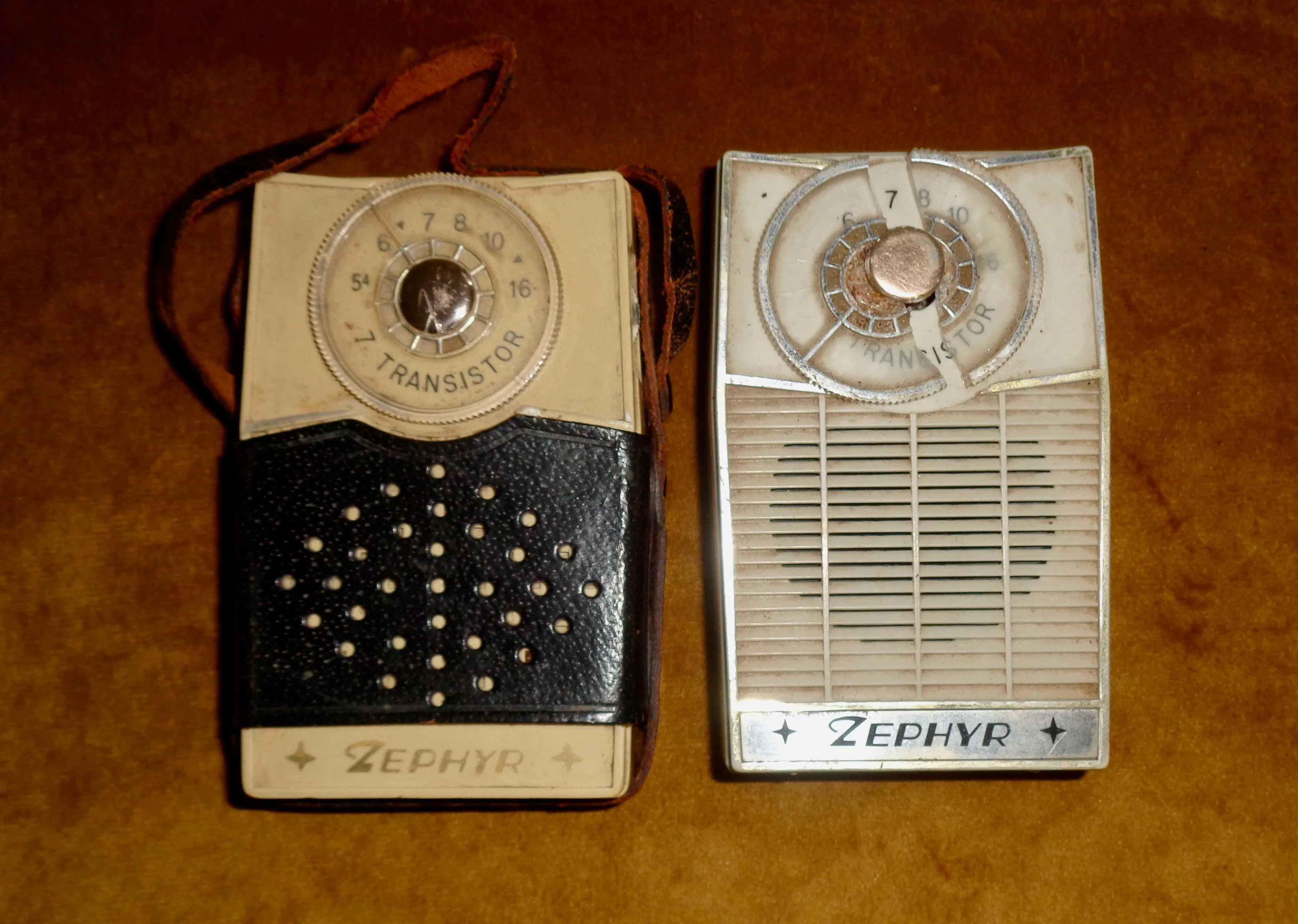 Pair of White Zephyr Model 730 Pocket Transistor Radios For Spares / Repairs