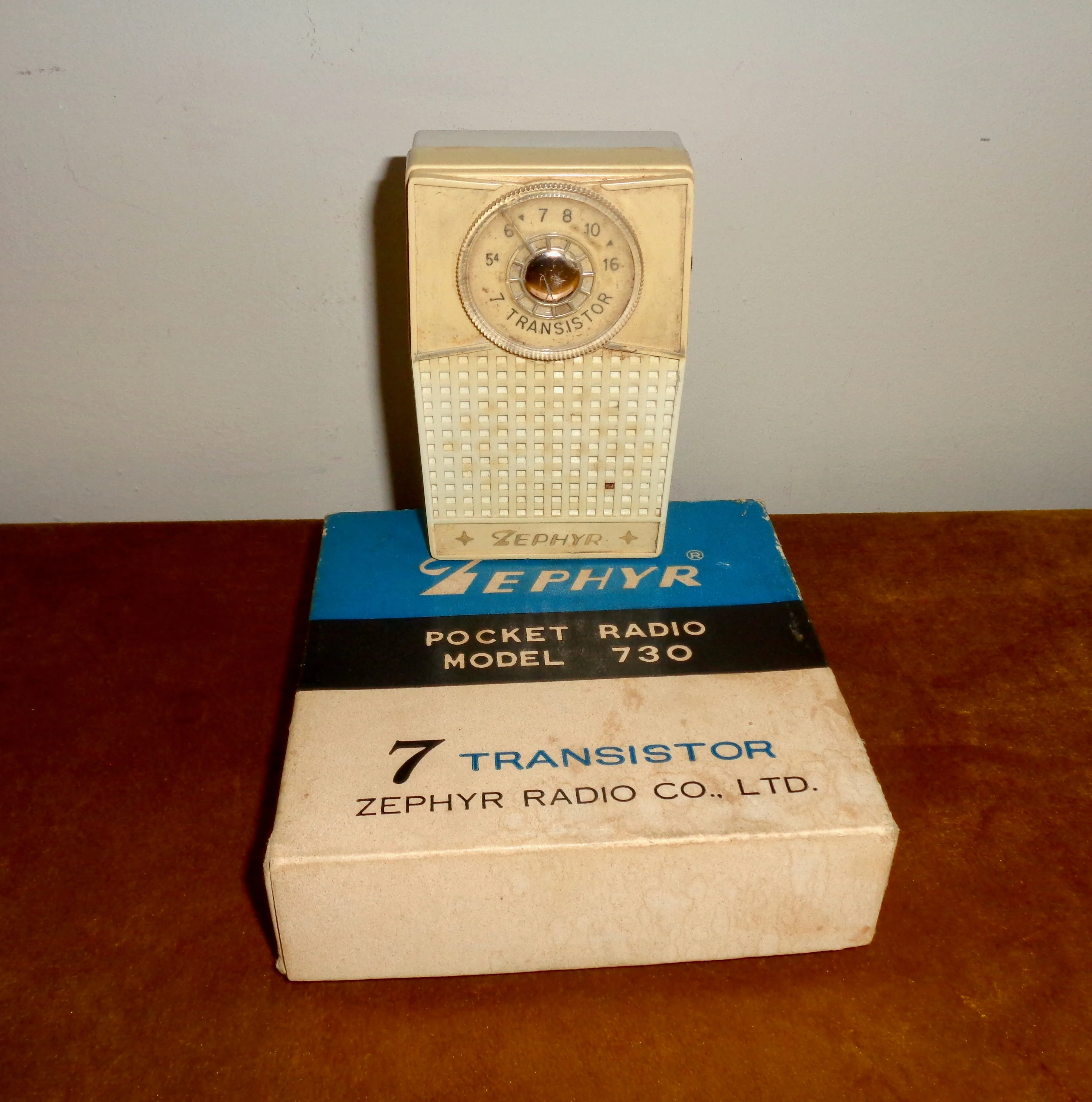 Pair of White Zephyr Model 730 Pocket Transistor Radios For Spares / Repairs