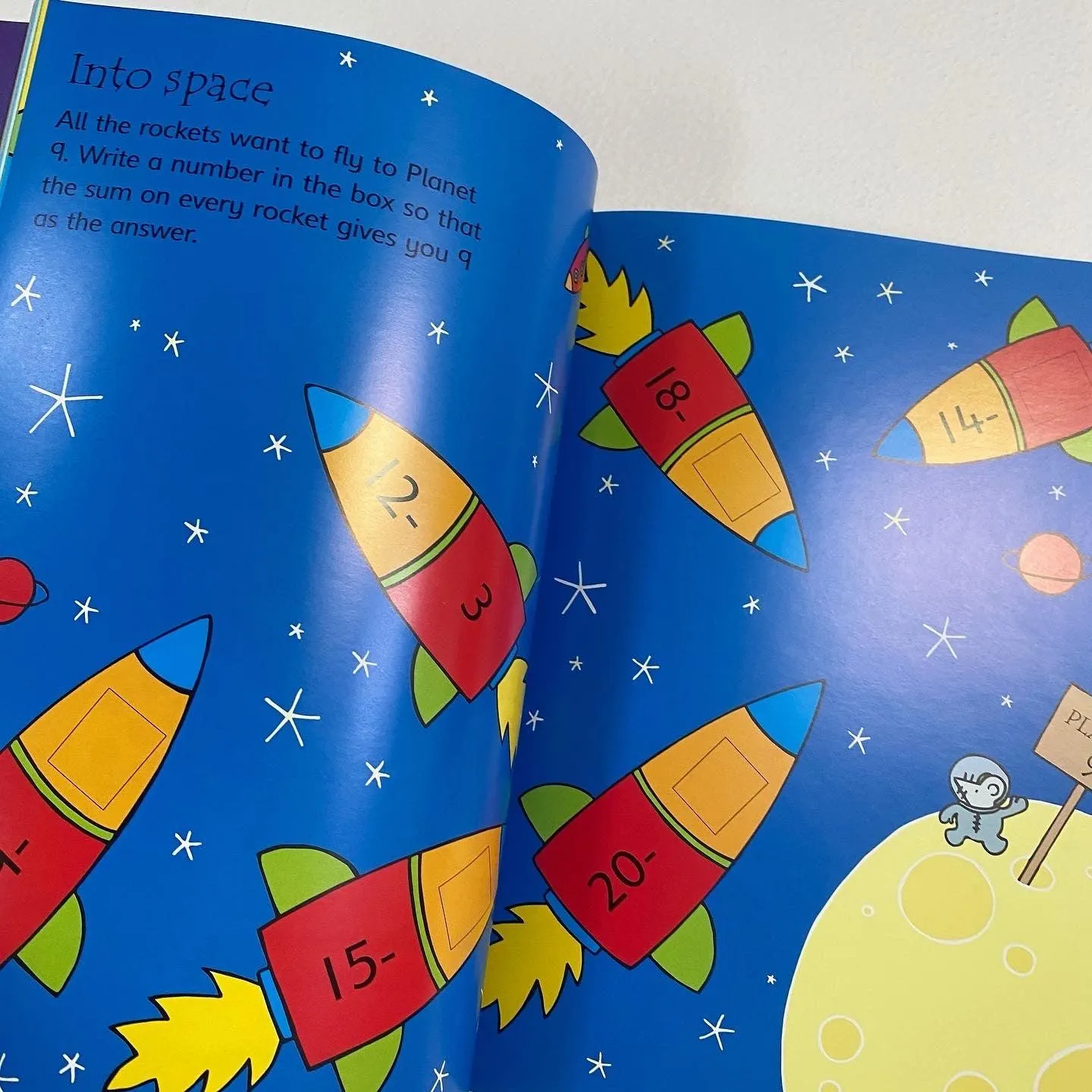 Taking Away (Usborne Sticker Maths)